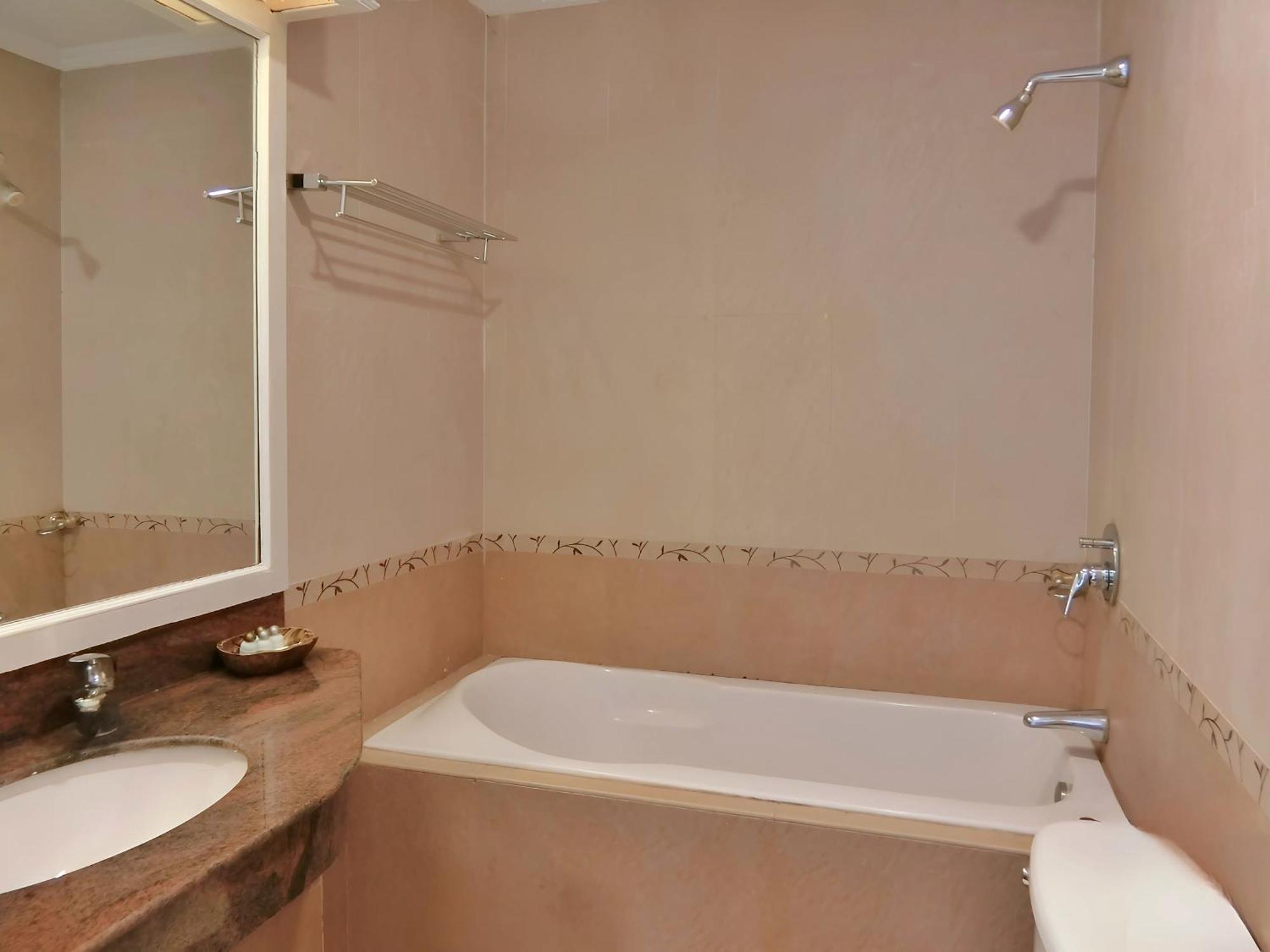 Sira Boutique Residence - Newly Renovated Patong Экстерьер фото